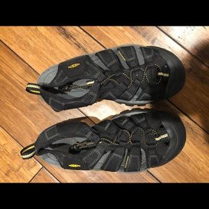 Keens Newport sandals women’s 9